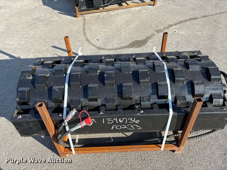 image for item EE4103 2025 GIYI CW59 skid steer vibrator drum roller