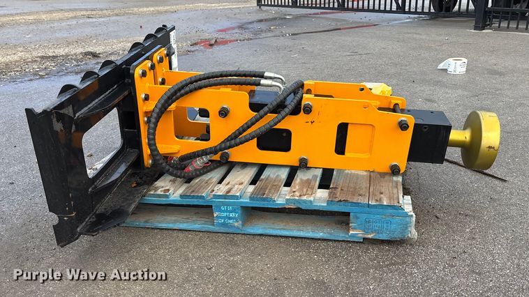 image for item EE4147 2024 Skid steer 680 skid steer post driver