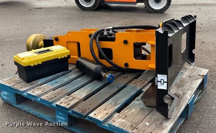 image for item EE4147 2024 Skid steer 680 skid steer post driver