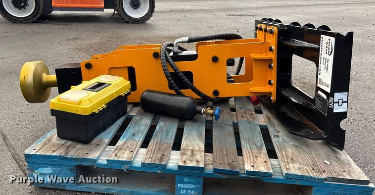 image for item EE4147 2024 Skid steer 680 skid steer post driver