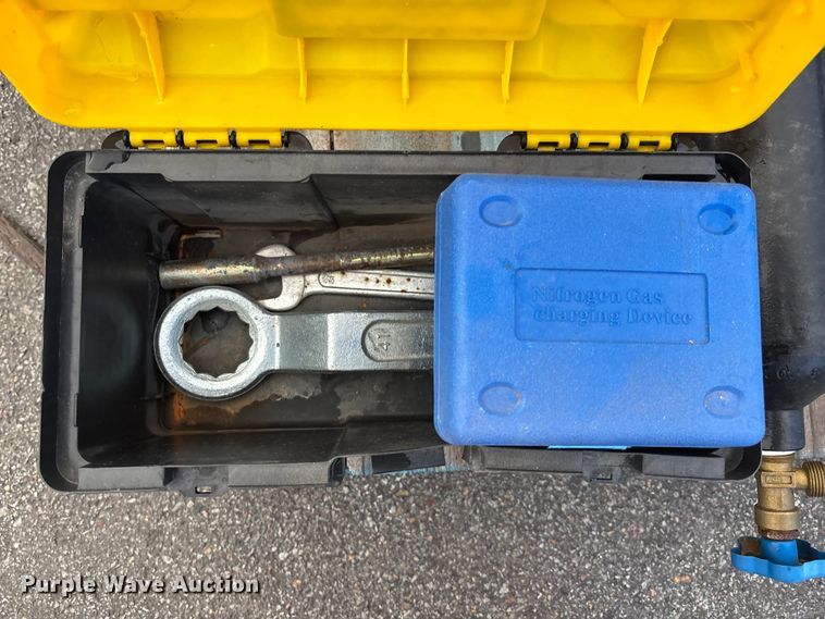 image for item EE4147 2024 Skid steer 680 skid steer post driver