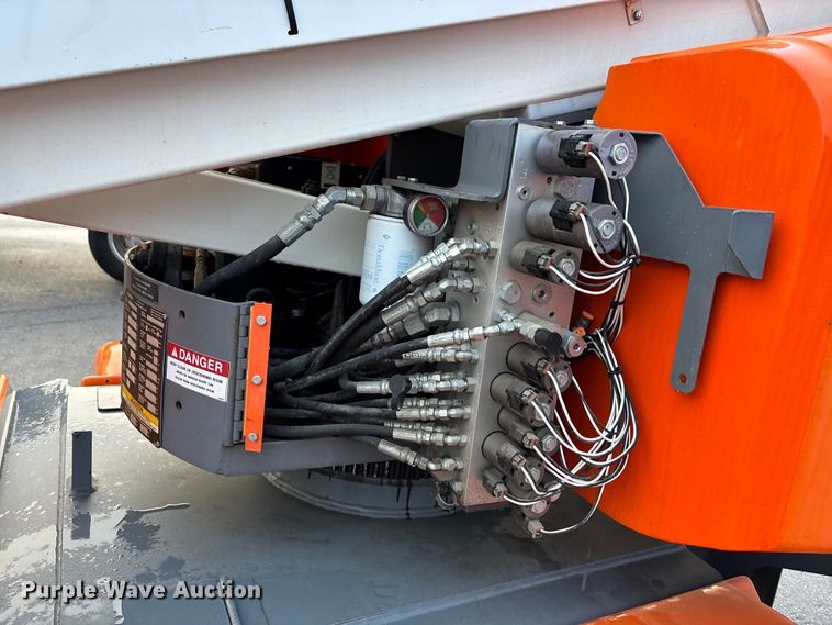 image for item EE4148 2016 Snorkel 846JE boom lift