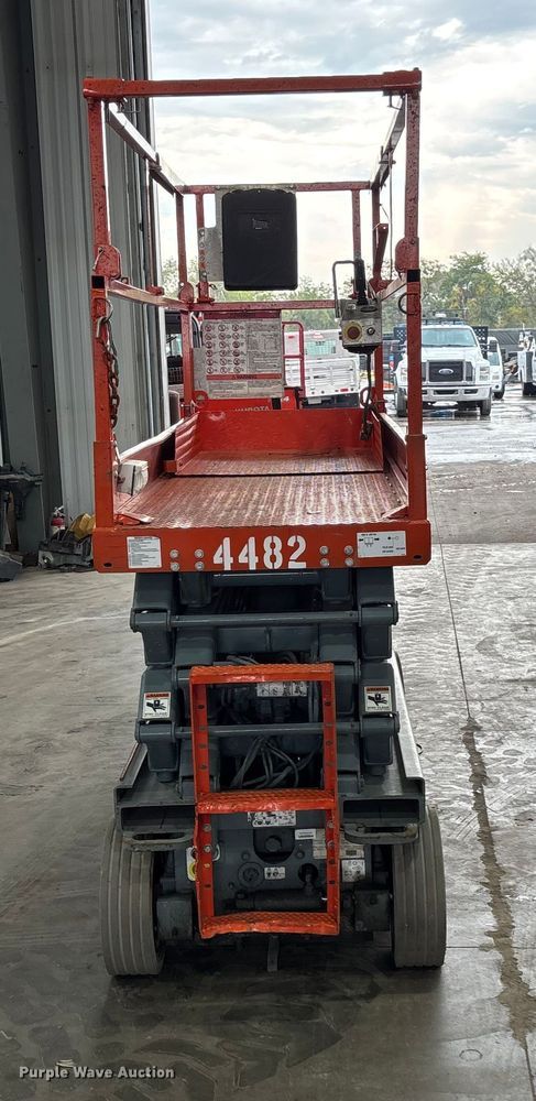 image for item EE4154 2004 Skyjack SJIII 3226 scissor lift