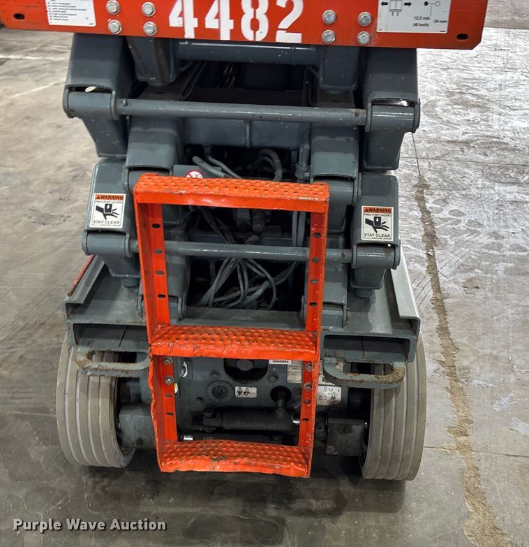 image for item EE4154 2004 Skyjack SJIII 3226 scissor lift