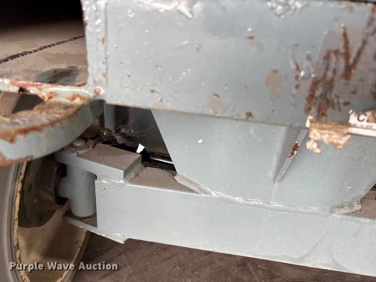 image for item EE4154 2004 Skyjack SJIII 3226 scissor lift