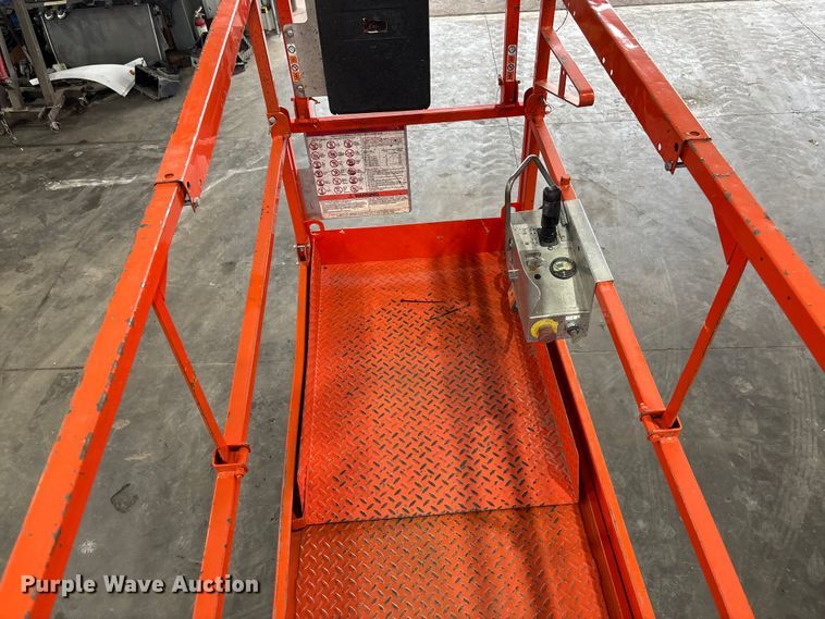 image for item EE4154 2004 Skyjack SJIII 3226 scissor lift