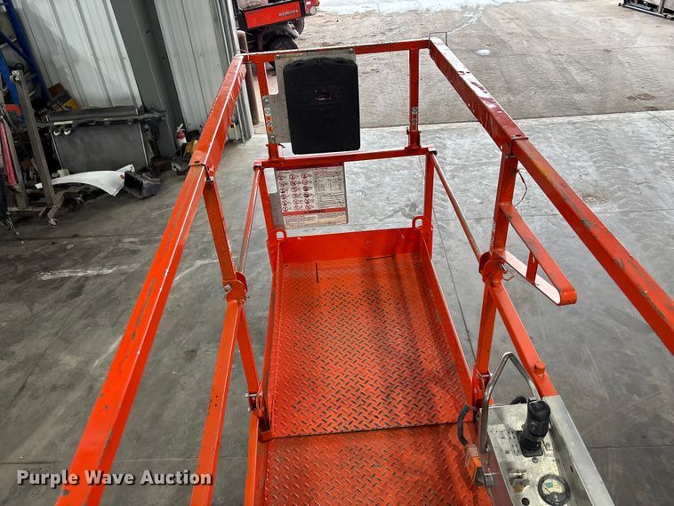 image for item EE4154 2004 Skyjack SJIII 3226 scissor lift
