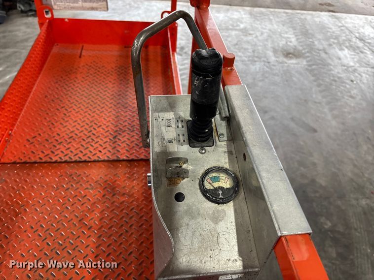 image for item EE4154 2004 Skyjack SJIII 3226 scissor lift