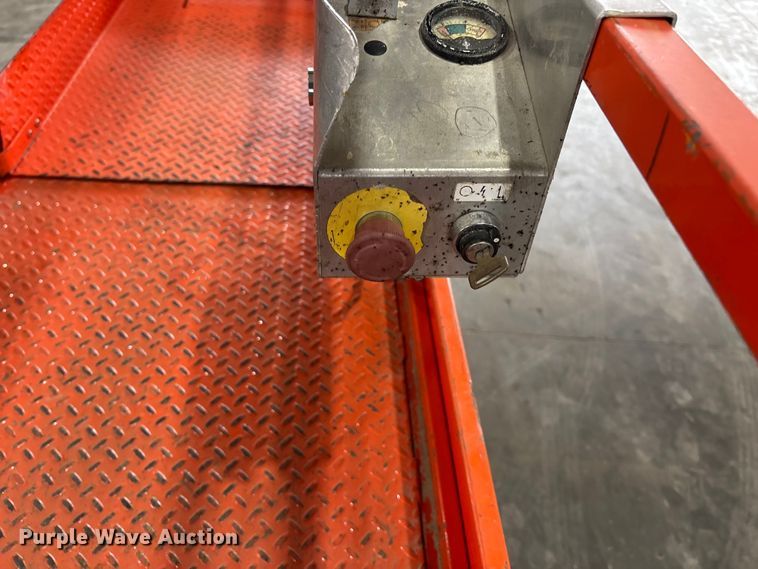 image for item EE4154 2004 Skyjack SJIII 3226 scissor lift