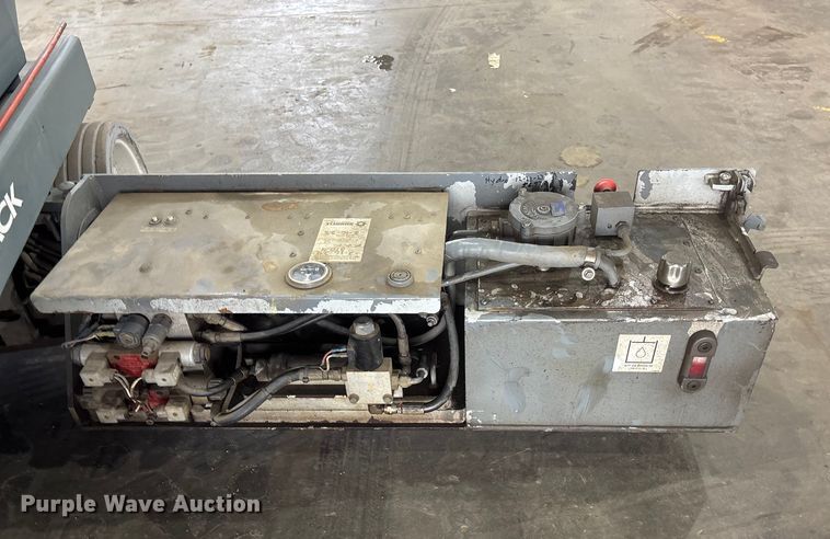 image for item EE4154 2004 Skyjack SJIII 3226 scissor lift