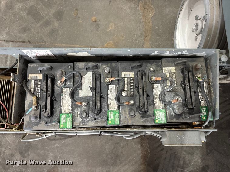 image for item EE4154 2004 Skyjack SJIII 3226 scissor lift