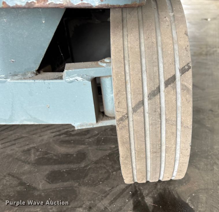 image for item EE4154 2004 Skyjack SJIII 3226 scissor lift