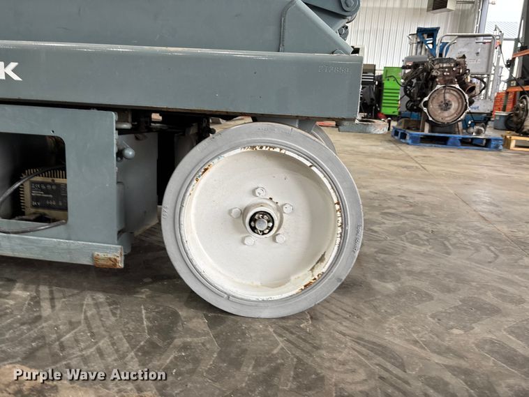 image for item EE4154 2004 Skyjack SJIII 3226 scissor lift