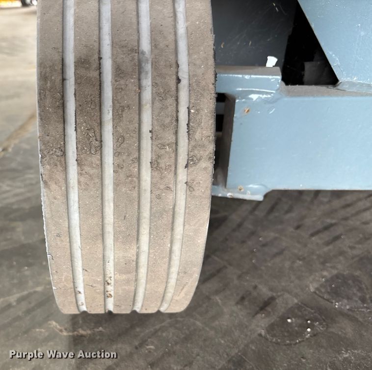 image for item EE4154 2004 Skyjack SJIII 3226 scissor lift