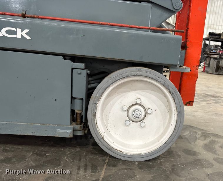 image for item EE4154 2004 Skyjack SJIII 3226 scissor lift
