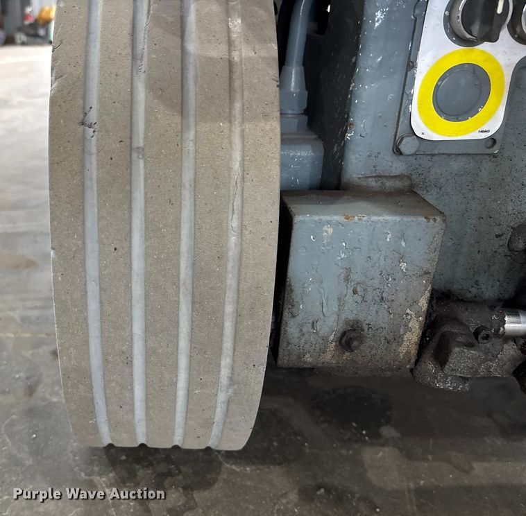 image for item EE4154 2004 Skyjack SJIII 3226 scissor lift