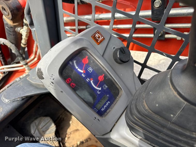 image for item EF2192 Kubota SVL65-2 tracked skid steer loader