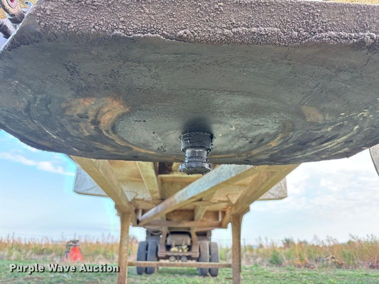 image for item EF6071 2004 Clement LW3834-AIR end dump trailer