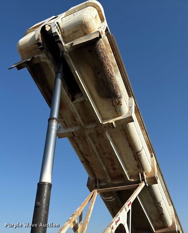 image for item EF6071 2004 Clement LW3834-AIR end dump trailer