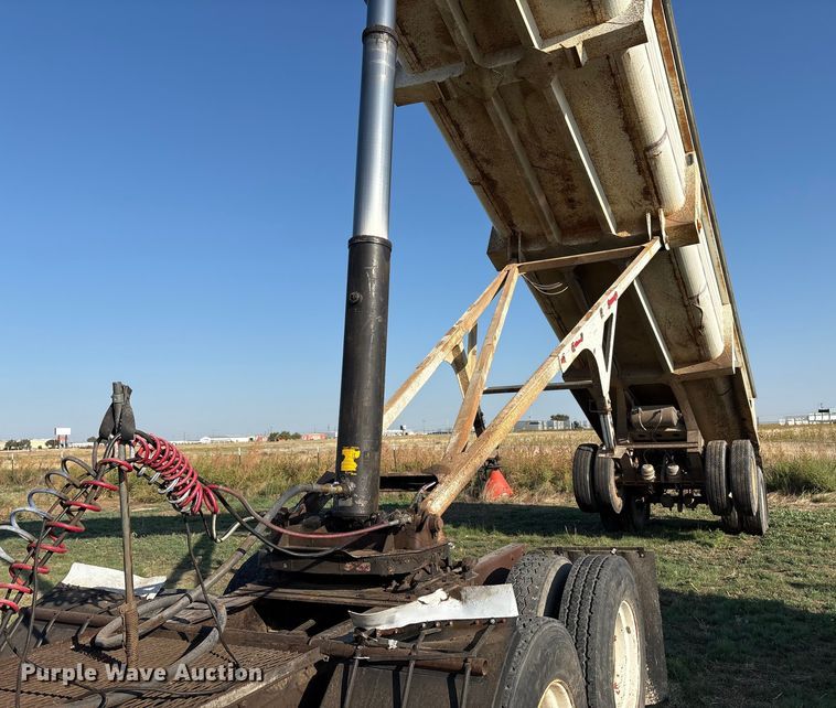 image for item EF6071 2004 Clement LW3834-AIR end dump trailer