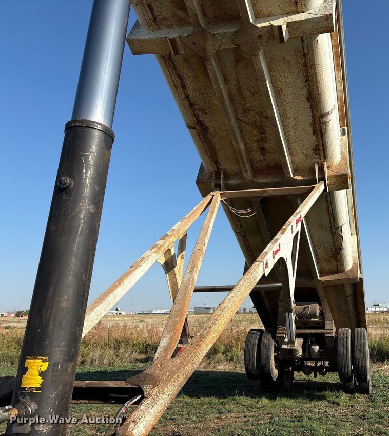 image for item EF6071 2004 Clement LW3834-AIR end dump trailer