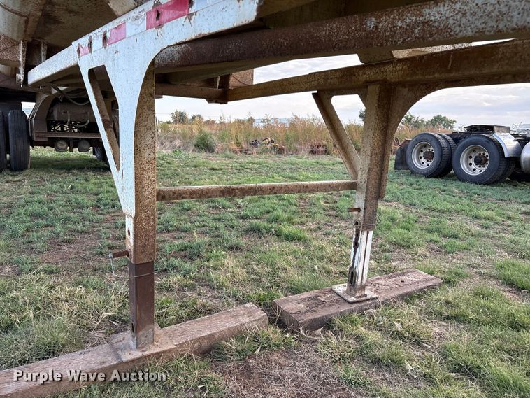 image for item EF6071 2004 Clement LW3834-AIR end dump trailer