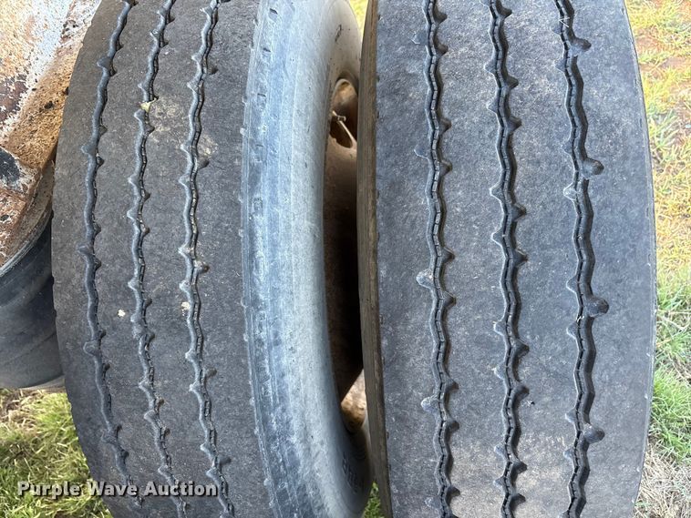 image for item EF6071 2004 Clement LW3834-AIR end dump trailer