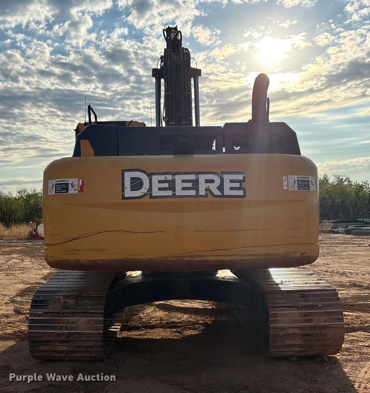 image for item EF6073 2014 John Deere 250G excavator