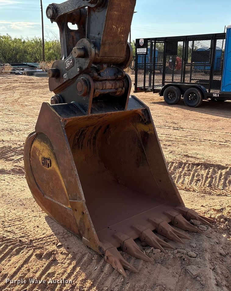 image for item EF6073 2014 John Deere 250G excavator