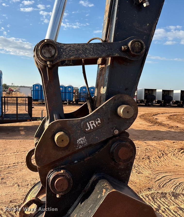 image for item EF6073 2014 John Deere 250G excavator