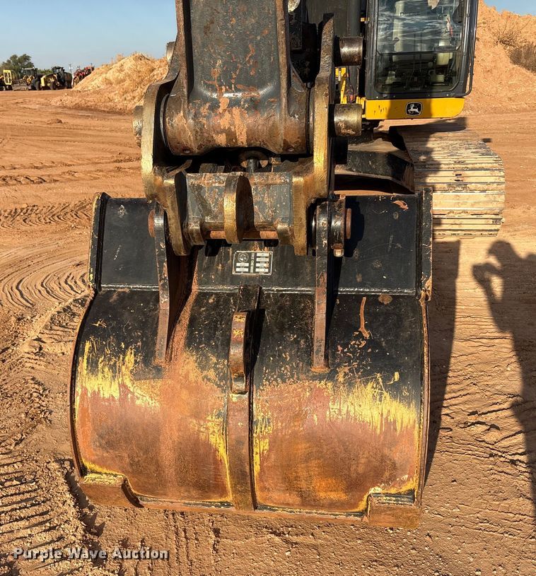 image for item EF6073 2014 John Deere 250G excavator