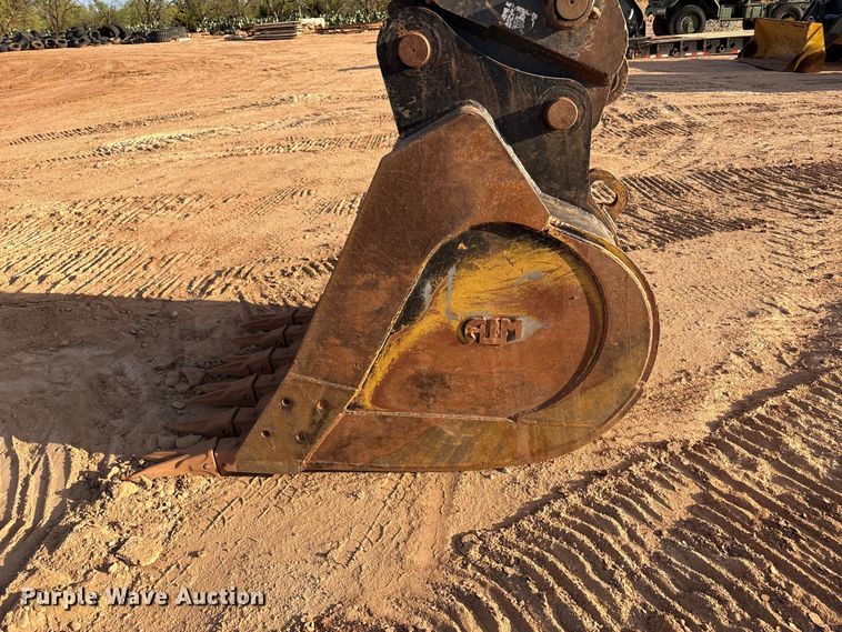 image for item EF6073 2014 John Deere 250G excavator