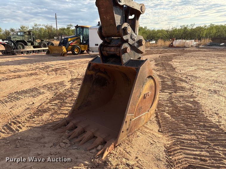 image for item EF6073 2014 John Deere 250G excavator