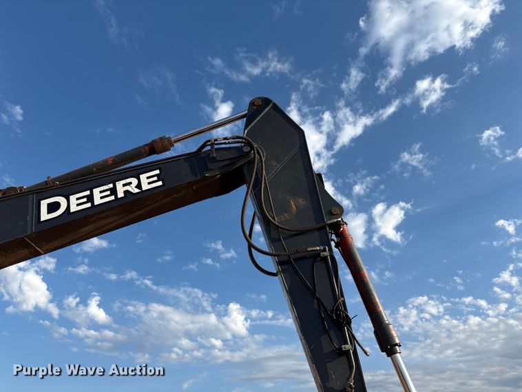 image for item EF6073 2014 John Deere 250G excavator