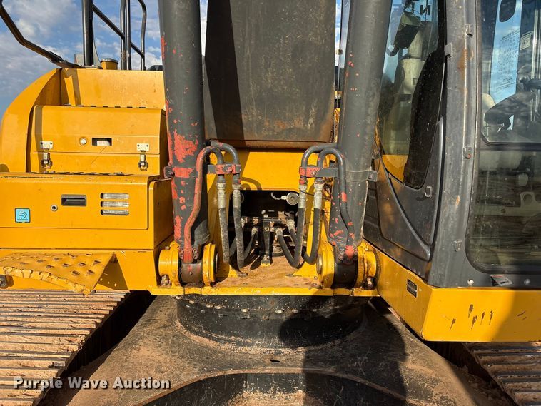image for item EF6073 2014 John Deere 250G excavator