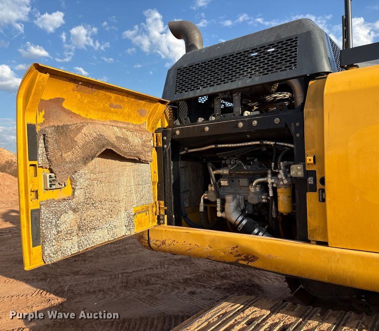 image for item EF6073 2014 John Deere 250G excavator