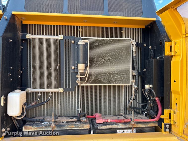 image for item EF6073 2014 John Deere 250G excavator