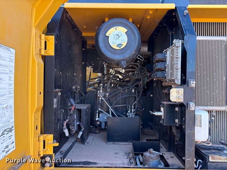 image for item EF6073 2014 John Deere 250G excavator