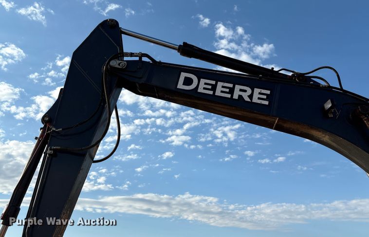 image for item EF6073 2014 John Deere 250G excavator