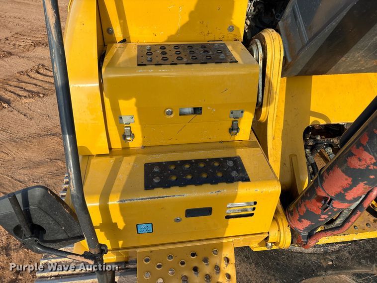 image for item EF6073 2014 John Deere 250G excavator