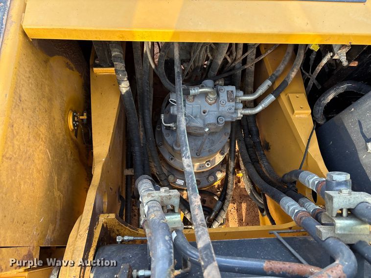 image for item EF6073 2014 John Deere 250G excavator