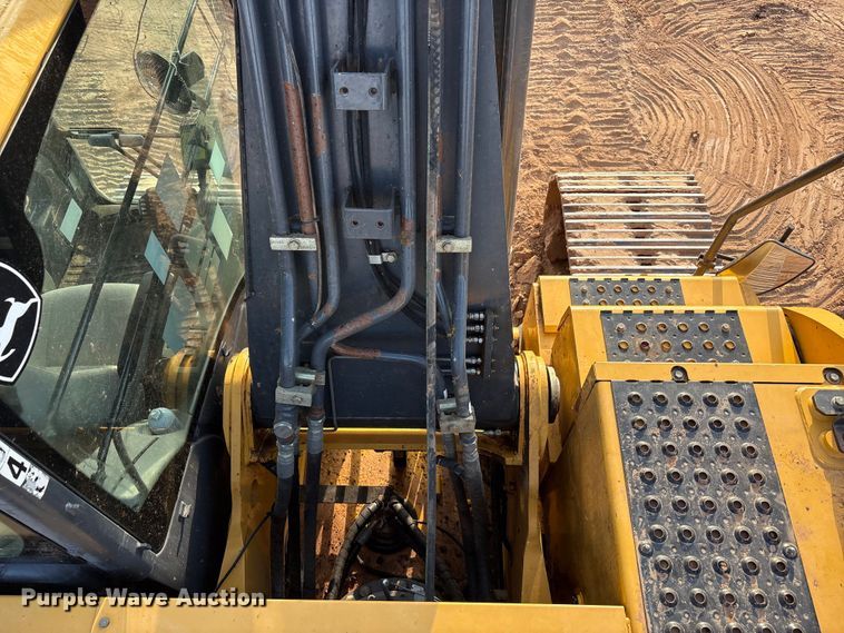 image for item EF6073 2014 John Deere 250G excavator