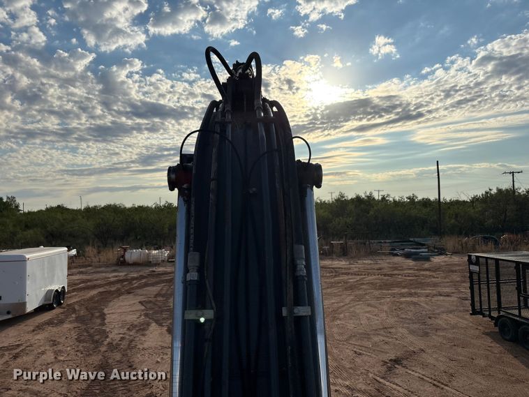 image for item EF6073 2014 John Deere 250G excavator