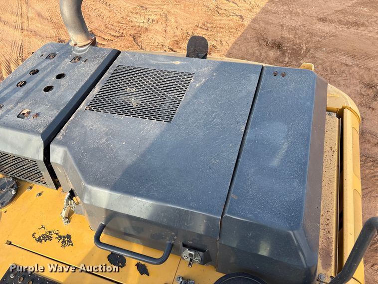 image for item EF6073 2014 John Deere 250G excavator