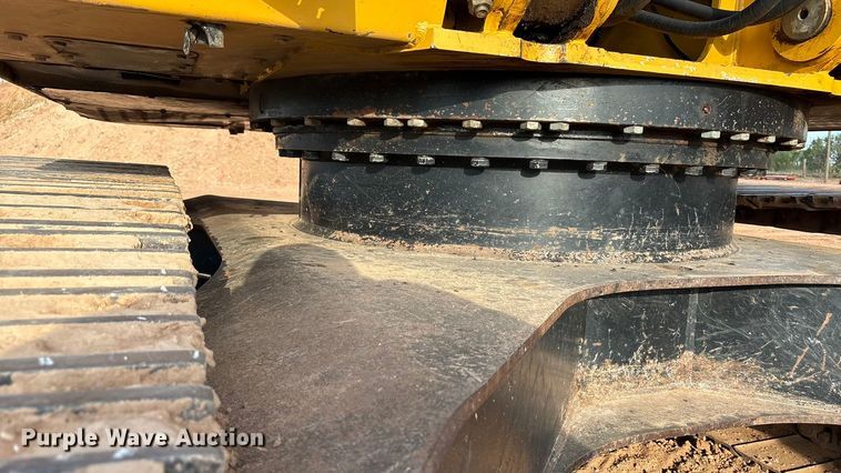 image for item EF6073 2014 John Deere 250G excavator