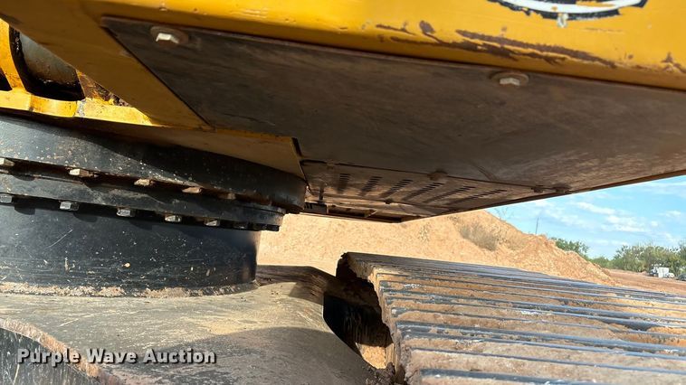 image for item EF6073 2014 John Deere 250G excavator