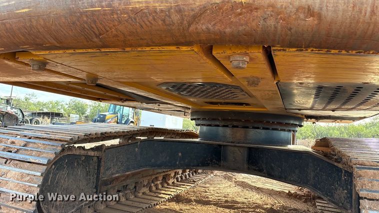 image for item EF6073 2014 John Deere 250G excavator