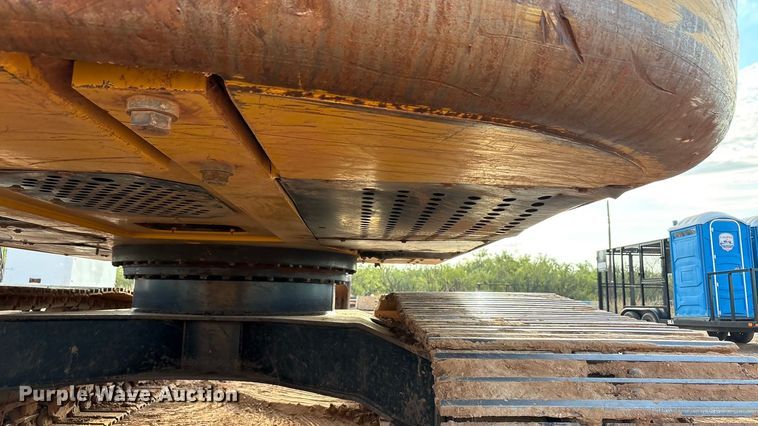 image for item EF6073 2014 John Deere 250G excavator