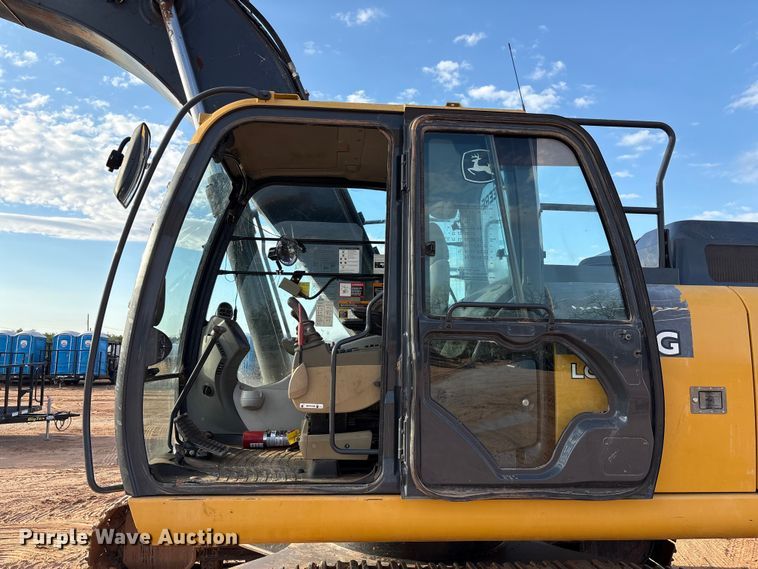 image for item EF6073 2014 John Deere 250G excavator