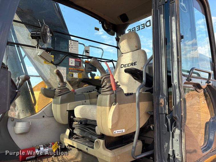 image for item EF6073 2014 John Deere 250G excavator